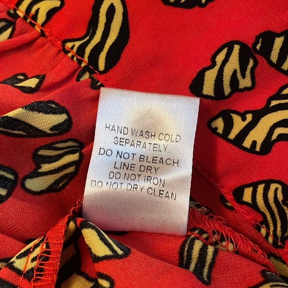 Signatures Long sleeve v-neck crop top- size small - Picture 8 of 11